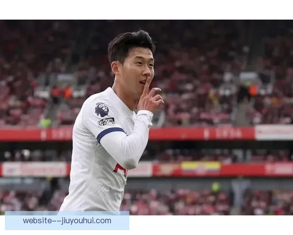 孙兴慜在热刺官方频道向全球球迷送上温馨节日祝福