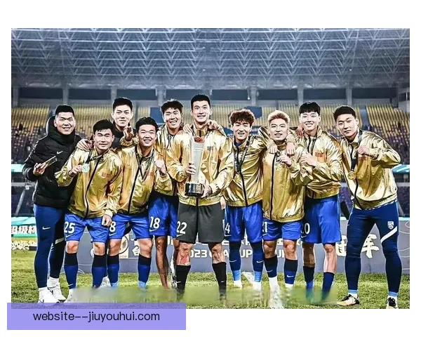 武汉长江足球俱乐部降入中甲后宣布解散结业标志着武汉足球历史一重要转折