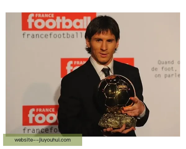 梅西第八次荣膺金球奖续写足球传奇辉煌篇章