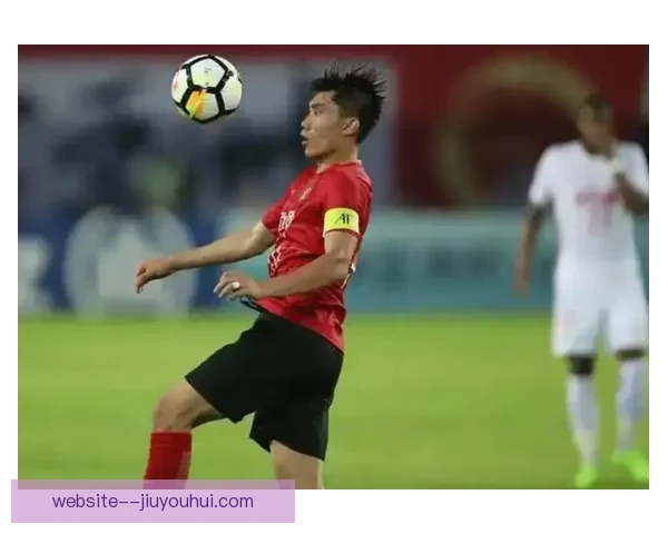 郑智登顶2013亚洲足球先生见证中国足球老将荣耀与坚持传奇时刻