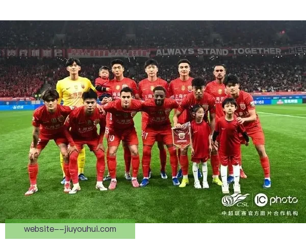 海港四连胜点燃二零二六中超争冠格局新风暴球队气势如虹领跑引热议 海港四连胜点燃二零二六中超争冠格局新风暴球队气势如虹领跑引热议